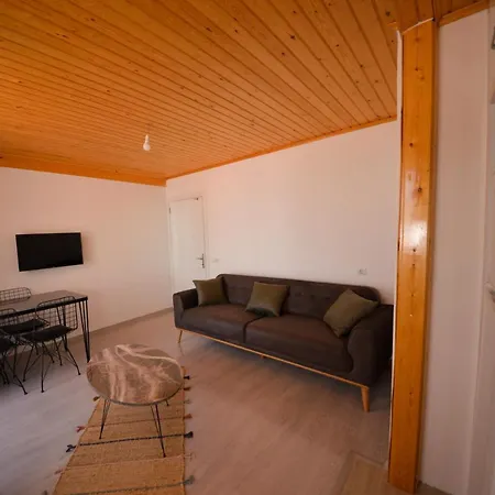 Sisa Apart Apartman *